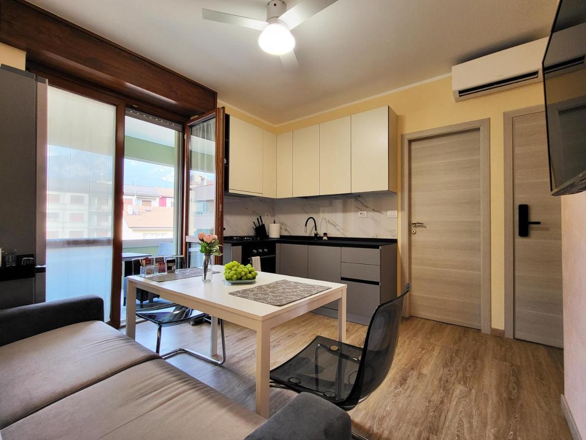 Casa Lariana Apartment Lecco Luaran gambar