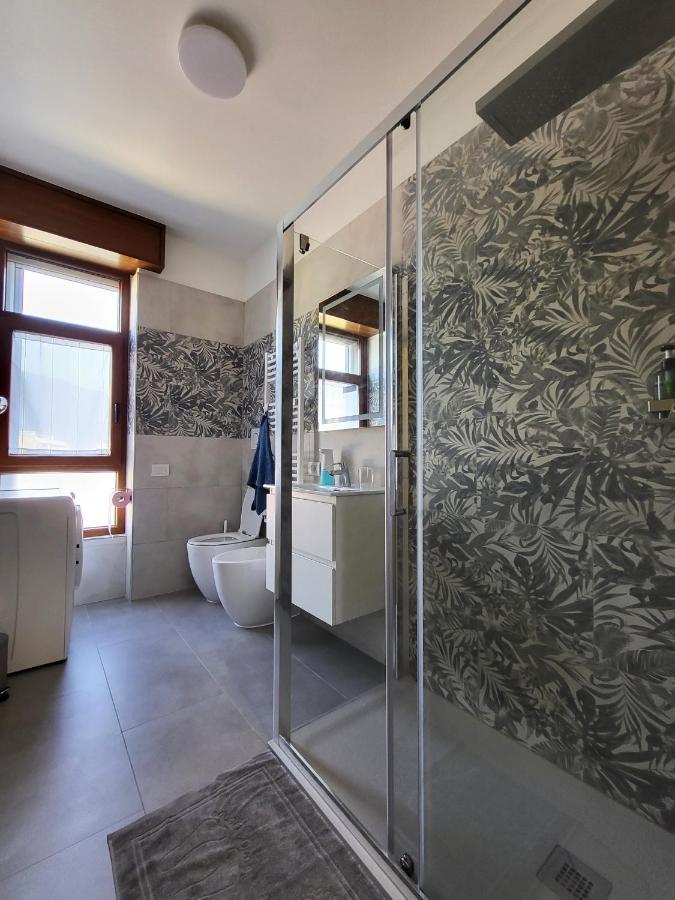 Casa Lariana Apartment Lecco Luaran gambar