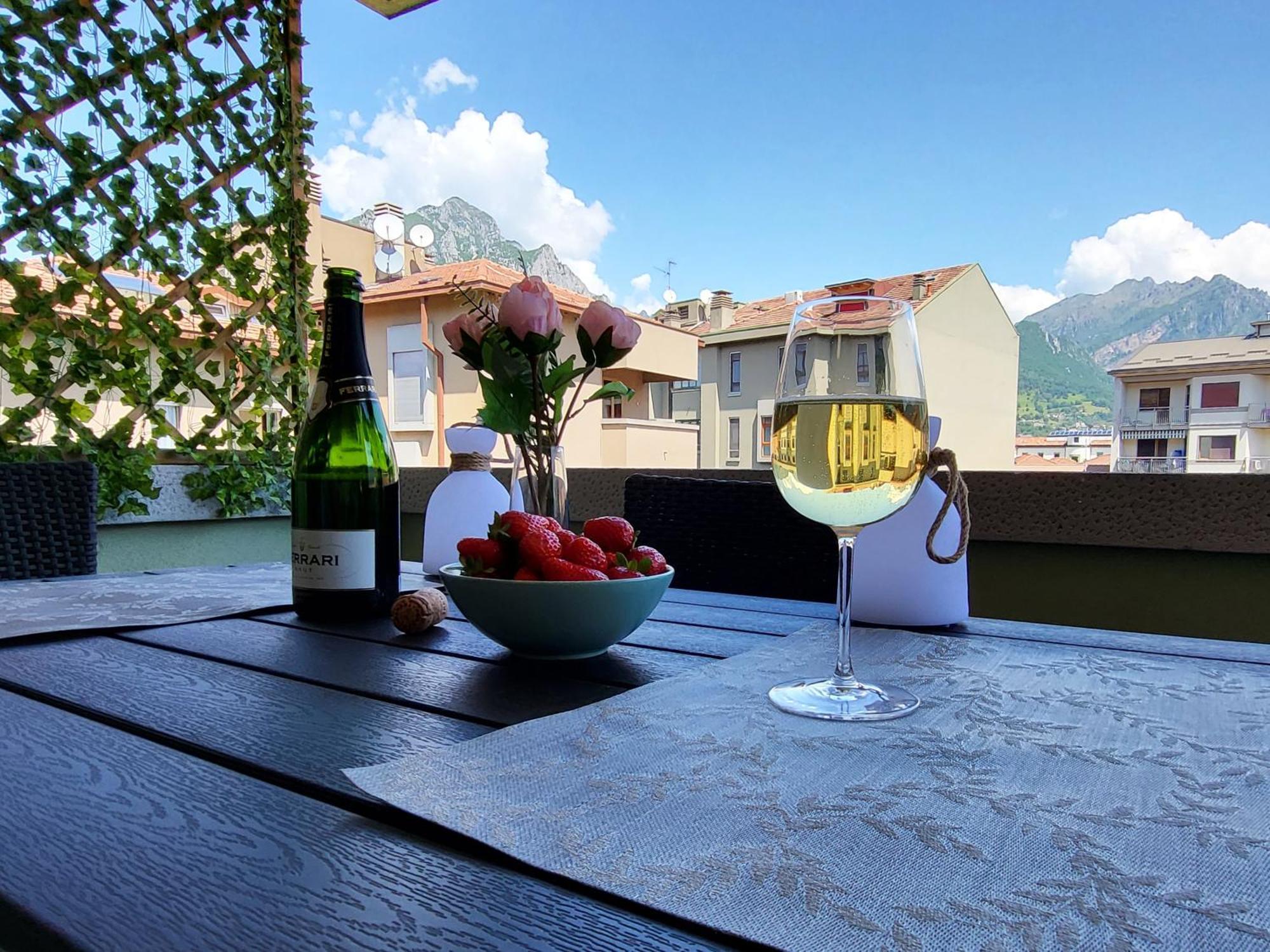 Casa Lariana Apartment Lecco Luaran gambar